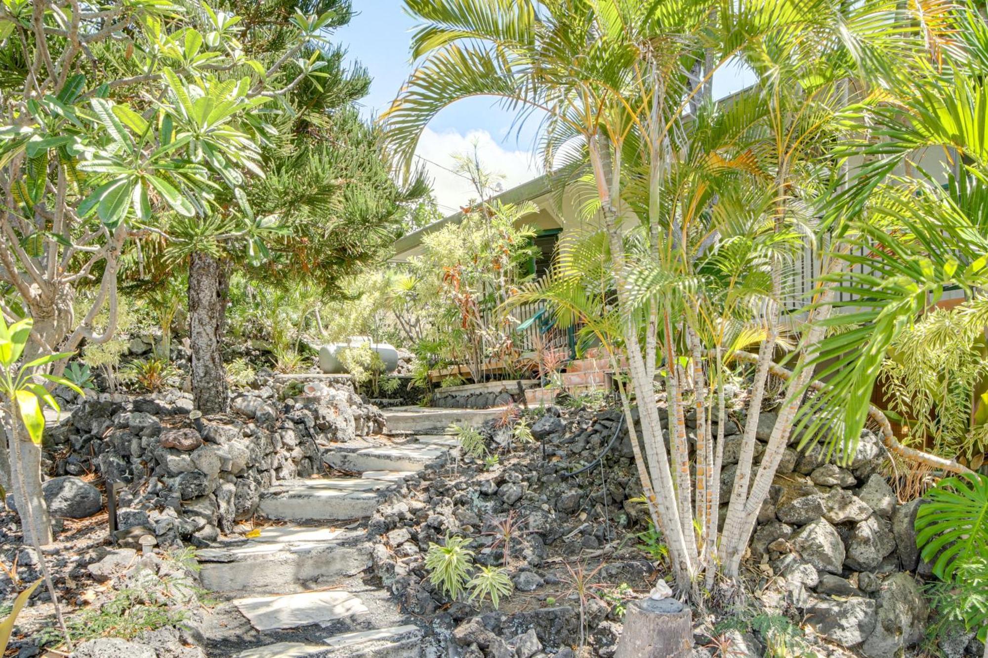 Ocean-View Bungalow Walk To Pebbles Beach! Hookena 외부 사진
